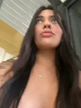 DaphneUwu online show from 5, 1, 2025