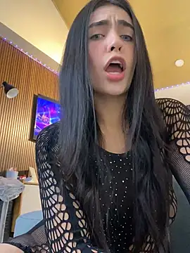 DaphneUwu online show from 7, 2, 2026