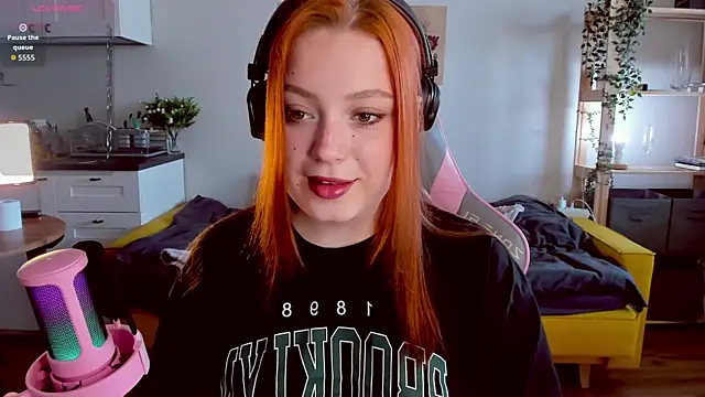 Snapshot of Sofy_Benson chatting on 10, 9, 2025 Sofy Benson online show from 10, 9, 2025