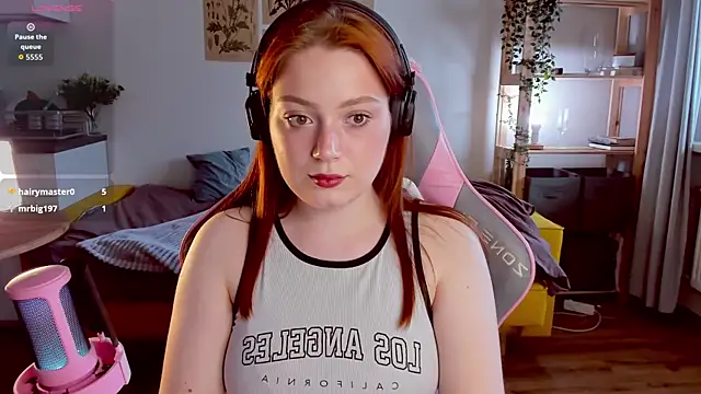 Snapshot of Sofy_Benson chatting on 2, 10, 2025 Sofy Benson online show from 2, 10, 2025