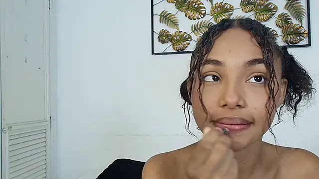 Snapshot of kristyl_paez chatting on 15, 10, 2025 kristyl paez online show from 15, 10, 2025