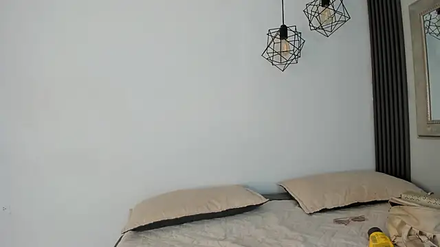 kristyl paez online show from 6, 4, 2026