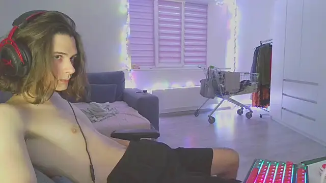 Snapshot of CandyChell chatting on 18, 12, 2024 CandyChell online show from 18, 12, 2024