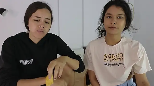 Snapshot of sexychanell_18 chatting on 5, 10, 2025 sexychanell 18 online show from 5, 10, 2025