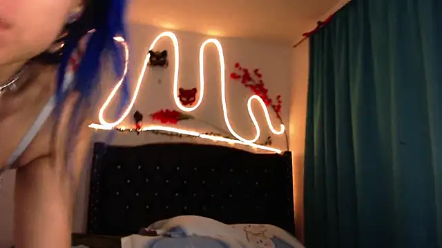 Snapshot of pussytight_pervert chatting on 8, 3, 2025 pussytight pervert online show from 8, 3, 2025