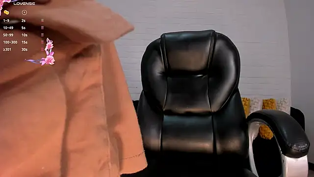 Snapshot of JuanitaClay chatting on 12, 2, 2025 JuanitaClay online show from 12, 2, 2025