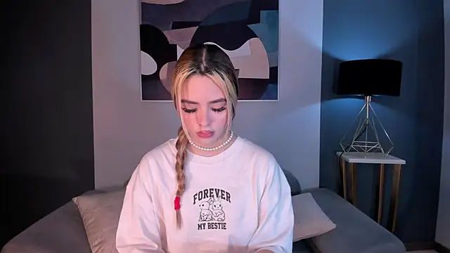 Snapshot of JuanitaClay chatting on 9, 9, 2025 JuanitaClay online show from 9, 9, 2025