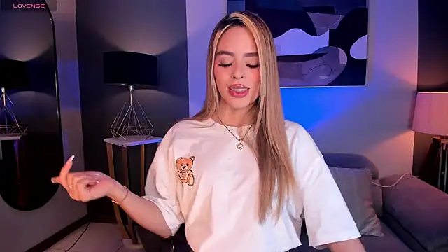 Snapshot of JuanitaClay chatting on 12, 9, 2025 JuanitaClay online show from 12, 9, 2025