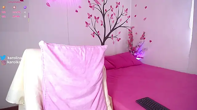 Snapshot of Karolina_1 chatting on 1, 10, 2025 Karolina 1 online show from 1, 10, 2025