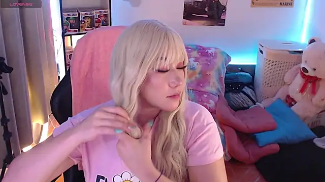 Emmy Ruiz online show from 11, 4, 2026