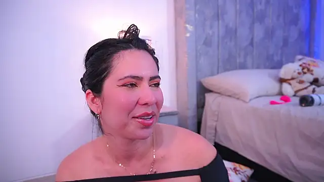 lara giraldo online show from 22, 2, 2025