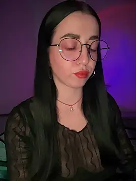 Snapshot of Emylia chatting on 12, 11, 2025 Emylia online show from 12, 11, 2025