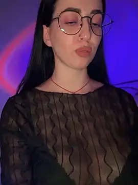 Snapshot of Emylia chatting on 1, 12, 2025 Emylia online show from 1, 12, 2025