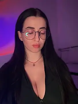 Snapshot of Emylia chatting on 17, 12, 2025 Emylia online show from 17, 12, 2025