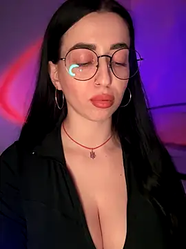 Snapshot of Emylia chatting on 18, 12, 2025 Emylia online show from 18, 12, 2025