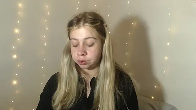 Snapshot of SweetSofty chatting on 30, 9, 2025 SweetSofty online show from 30, 9, 2025