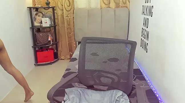 Trixie Mattel21 online show from 12, 12, 2024