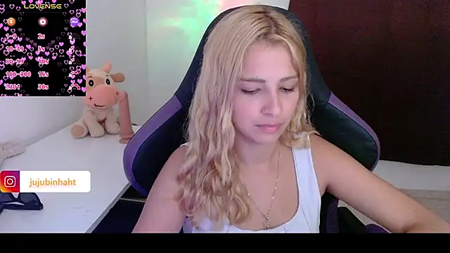 Snapshot of jujubinhahot chatting on 8, 3, 2025 jujubinhahot online show from 8, 3, 2025