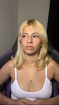 Snapshot of jujubinhahot chatting on 18, 10, 2025 jujubinhahot online show from 18, 10, 2025