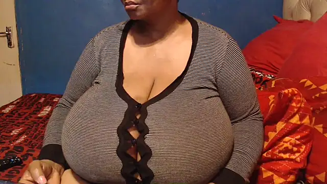 CUTEFIRMMELONSS online show from 8, 11, 2025