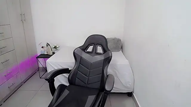 Snapshot of Youlittlepervertt_ chatting on 7, 1, 2026 Youlittlepervertt online show from 7, 1, 2026