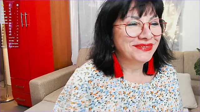 Snapshot of SquirtySlut chatting on 24, 12, 2024 SquirtySlut online show from 24, 12, 2024