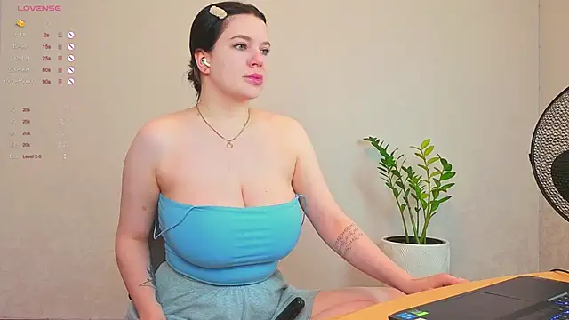 Snapshot of LovlyBambi chatting on 23, 9, 2025 LovlyBambi online show from 23, 9, 2025