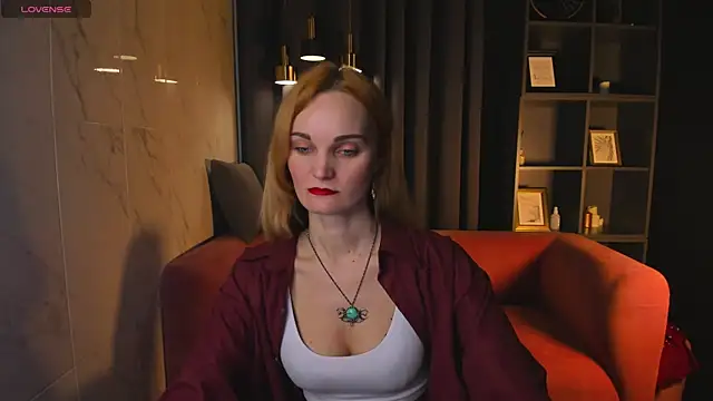 Snapshot of SaraSubtlety chatting on 17, 12, 2025 SaraSubtlety online show from 17, 12, 2025