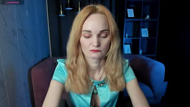 Snapshot of SaraSubtlety chatting on 21, 12, 2025 SaraSubtlety online show from 21, 12, 2025