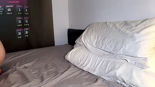 Snapshot of Rob_and_Ethan chatting on 25, 11, 2025 Rob and Ethan online show from 25, 11, 2025