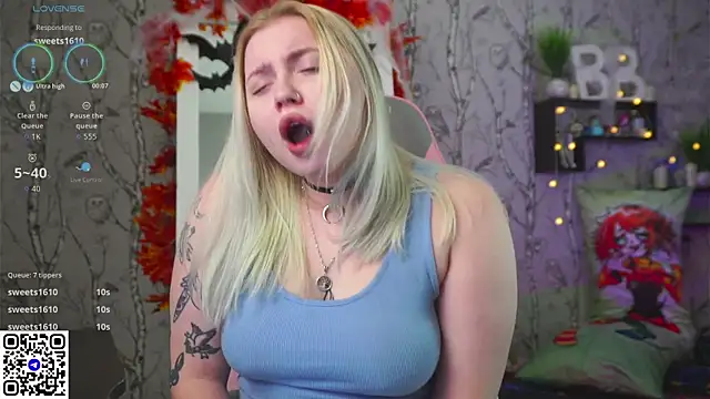 Snapshot of Moon_Valkyrie chatting on 5, 11, 2025 Moon Valkyrie online show from 5, 11, 2025