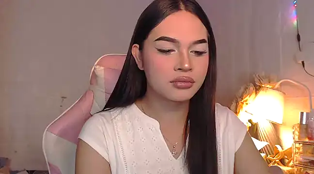 Ashely Lewis online show from 4, 2, 2025