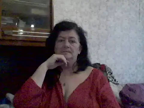Snapshot of GypsiQueen2 chatting on 10, 2, 2025 GypsiQueen2 online show from 10, 2, 2025