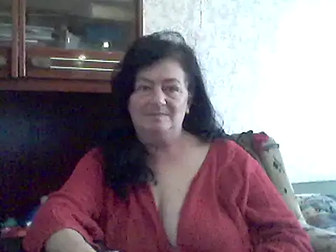 Snapshot of GypsiQueen2 chatting on 11, 2, 2025 GypsiQueen2 online show from 11, 2, 2025
