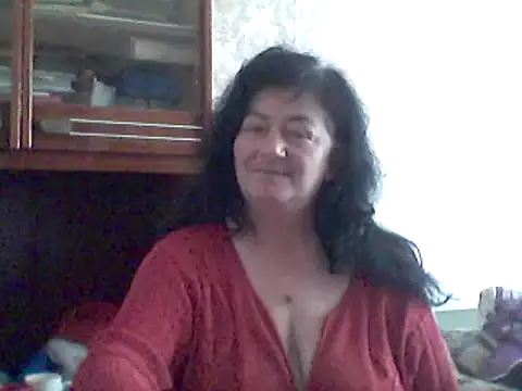 Snapshot of GypsiQueen2 chatting on 16, 2, 2025 GypsiQueen2 online show from 16, 2, 2025
