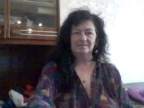 Snapshot of GypsiQueen2 chatting on 22, 2, 2025 GypsiQueen2 online show from 22, 2, 2025