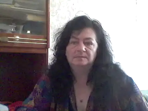 Snapshot of GypsiQueen2 chatting on 5, 3, 2025 GypsiQueen2 online show from 5, 3, 2025