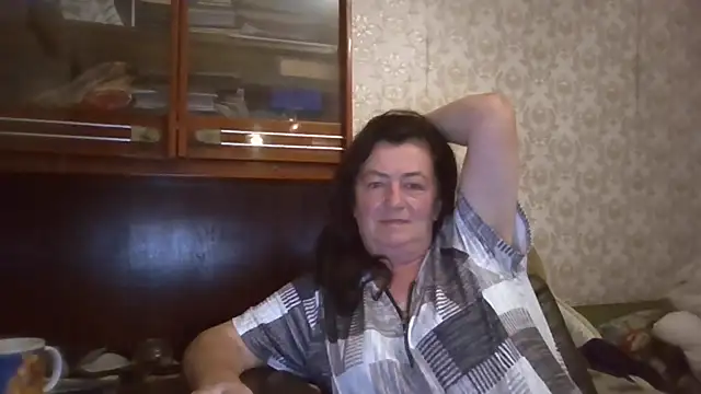 Snapshot of GypsiQueen2 chatting on 12, 9, 2025 GypsiQueen2 online show from 12, 9, 2025