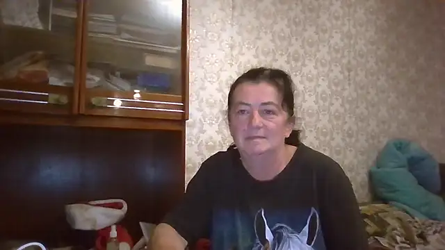 Snapshot of GypsiQueen2 chatting on 1, 10, 2025 GypsiQueen2 online show from 1, 10, 2025