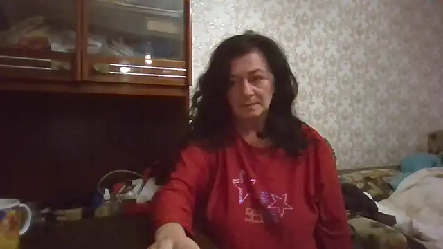 Snapshot of GypsiQueen2 chatting on 8, 10, 2025 GypsiQueen2 online show from 8, 10, 2025