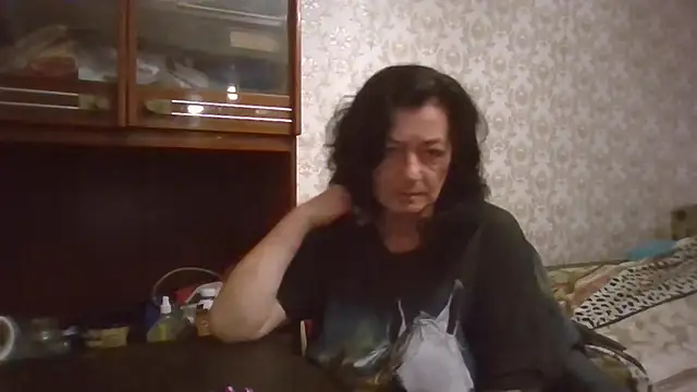 Snapshot of GypsiQueen2 chatting on 9, 10, 2025 GypsiQueen2 online show from 9, 10, 2025