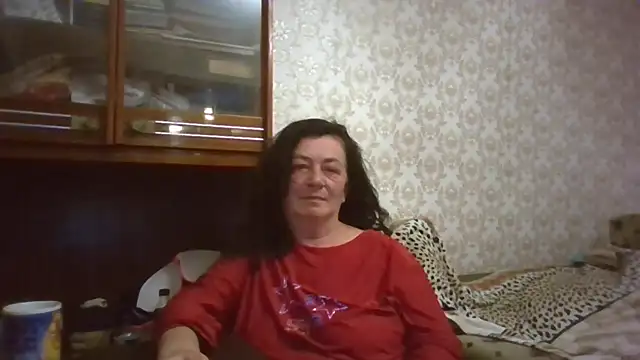 Snapshot of GypsiQueen2 chatting on 11, 10, 2025 GypsiQueen2 online show from 11, 10, 2025