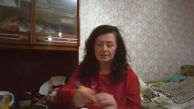 Snapshot of GypsiQueen2 chatting on 13, 10, 2025 GypsiQueen2 online show from 13, 10, 2025