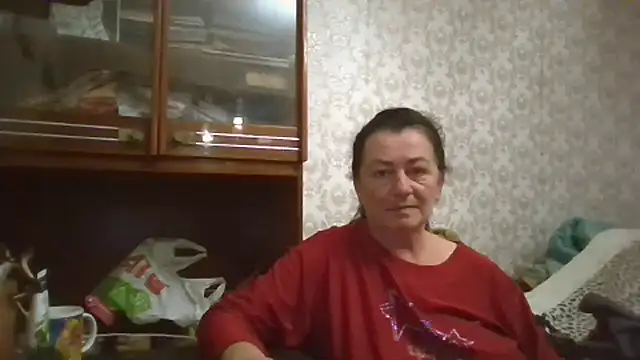 Snapshot of GypsiQueen2 chatting on 18, 10, 2025 GypsiQueen2 online show from 18, 10, 2025