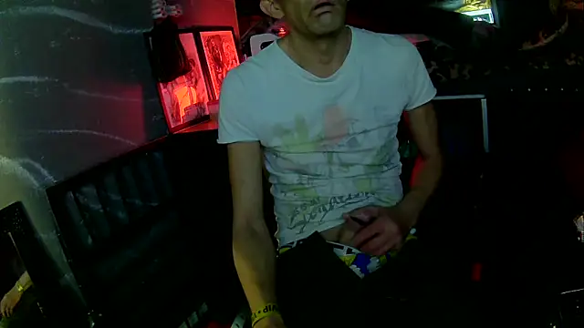 Snapshot of thingsbums chatting on 4, 4, 2026 thingsbums online show from 4, 4, 2026