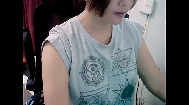 Snapshot of makemefallin chatting on 17, 12, 2024 makemefallin online show from 17, 12, 2024