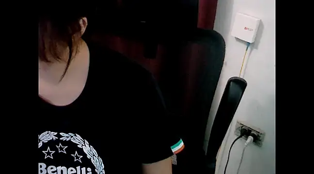 Snapshot of makemefallin chatting on 22, 12, 2024 makemefallin online show from 22, 12, 2024