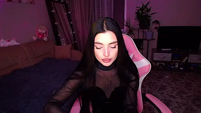 Snapshot of __Malika__ chatting on 17, 10, 2025 Malika online show from 17, 10, 2025