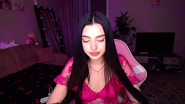 Snapshot of __Malika__ chatting on 13, 11, 2025 Malika online show from 13, 11, 2025