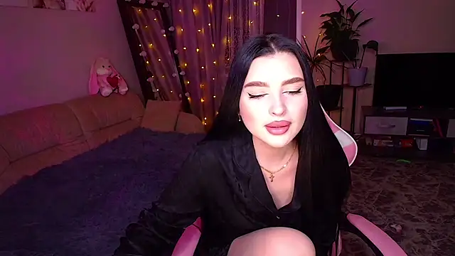 Snapshot of __Malika__ chatting on 28, 11, 2025 Malika online show from 28, 11, 2025